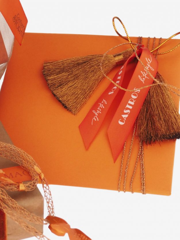 geschenkpapierverpackung-orange-uni